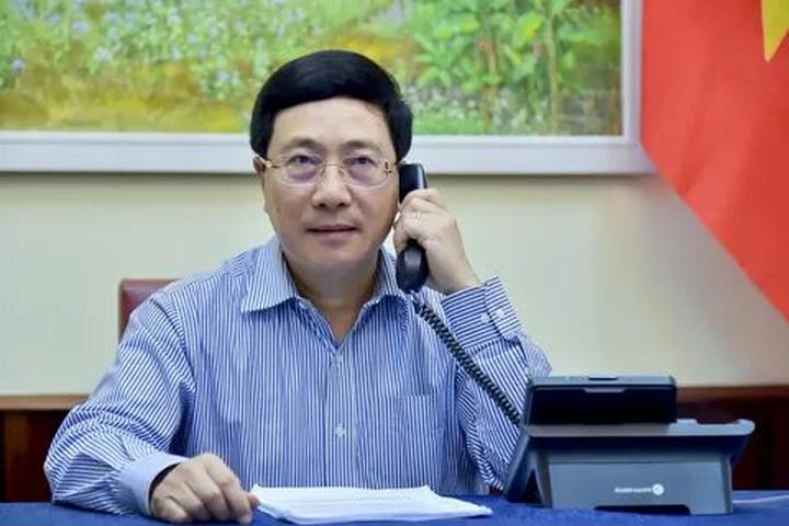 Hotspot Matrix: Biến 5 kiểu áo blouse dễ “dừ” hơn thành cơ hội marketing đột phá